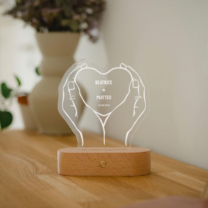 Lampada LED Cuore Personalizzata con Mani e Nome
